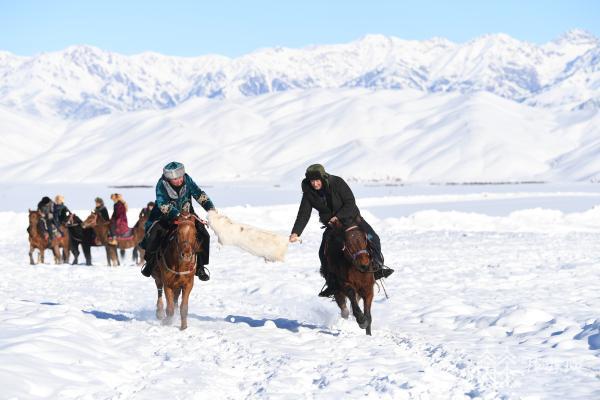 “追着雪花看天博新疆”：江苏助力伊犁将“冷”资源打造成“热”旅游(图2)